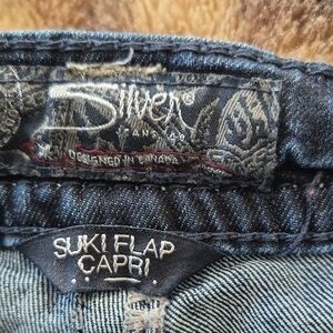 Silver Jeans Suki Flap Capri in Dark Blue